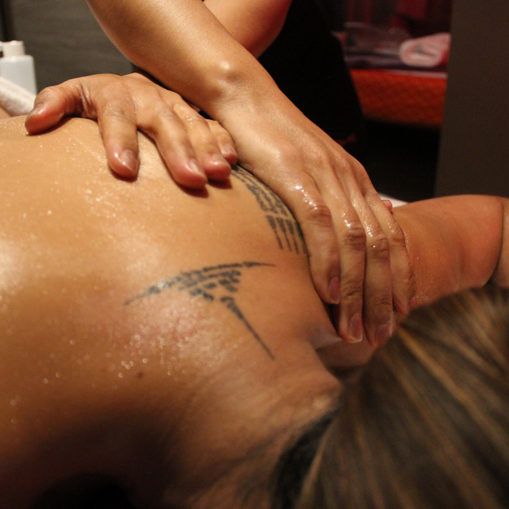 Un massage huile chaude d'une heure pour une personne